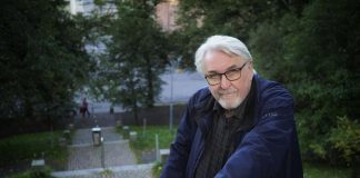 Seurakunta on perhe eikä minkään tietyn ikäluokan yhteisö, rippileirivaari Asko Raita sanoo