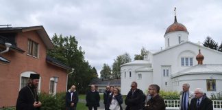 Voiko laki suojella uskonnollisia tunteita? Asiantuntijoiden mukaan uskonnon- ja sananvapaus kulkevat käsi kädessä