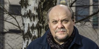 Hannu-Pekka Björkman kertoo havainneensa näyttämöllä merkkejä ihmistä suuremman voiman läsnäolosta