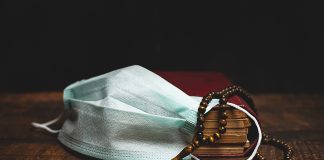 Islamilaisen teologian opiskelijat tekivät suomalaiseen terveydenhuoltoon oppaan muslimien kohtaamisesta