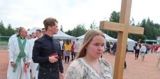 Monilla kesäjuhlilla kävijämäärät palasivat koronaa edeltävälle tasolle – Suviseuroissa jopa ylitettiin reilusti