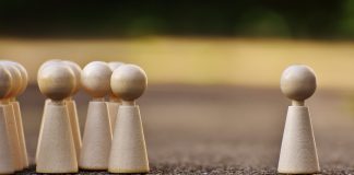 Työpaikkaväkivallan tavoitteena on murtaa kohteensa – siihen on vaikea puuttua myös kirkossa