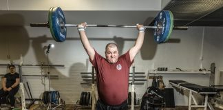 ”Tähtäimessä on mestaruus” – Helsingin seurakuntayhtymän ylläpitopäällikkö Mika Hirvonen on tuttu näky treenisalilla