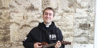 Lastenmusiikki tuo vastapainoa muusikkopastori Severi Laakson työhön