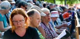 Helle ja koronapelko puolittivat herättäjäjuhlien kävijämäärän