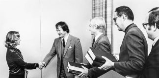 Mysteerikuva: Kansalaisadressia tässä ilmesesti viedään mutta ketkä ja miksi?