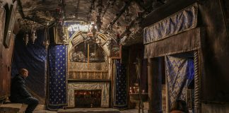 ”Nykyinen todellisuus tuntuu siltä, ettei se voi olla totta”, kirjoittaa Pyhän maan luterilainen piispa joulutervehdyksessään