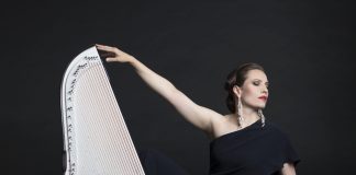 Kantelekulttuuri uusiksi – Musiikin maisteri Päivi ”Ida Elina” Kujanen valitsi epävarman kanteletaiteilijan uran, jolle sydän paloi