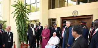 Paavin vierailu Afrikan mantereella päättyi Etelä-Sudaniin: ”Afrikka ei ole kaivos joka pitää tyhjentää”