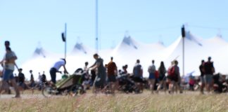 Körtit ja lestadiolaiset varautuivat kuumuuteen kesäjuhlilla – Vesipulloja on jo tuotu lisää