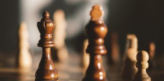 Peli, jonka saatamme hävitä – Tekoälyn maailmassa tarkoitus pyhittää keinot