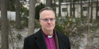 Arkkipiispa valitsi vuoden uskontouutiseksi naisten uskonnollisuuden vähenemisen