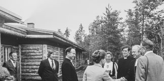 Mysteerikuva: Ketkä kokoontuvat kelotalolla? – Katso myös edellisen kuvan ratkaisu