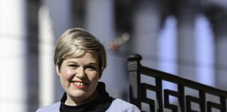 Ministeri Annika Saarikko Kotimaalle: Uskonnon harjoittamisen oikeus nähdään myös poikkeusoloissa