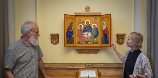 Tampereen Aleksanterin kirkkoon avautui ikkunoita tuonpuoleiseen