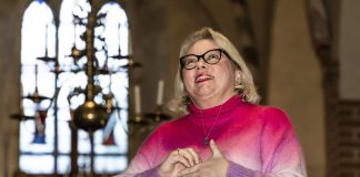 Susanna Landor ei kadu hyppyä päätoimittajan pallilta diakoniatyöntekijäksi – Nykyään hän elää Nauvon saaristossa jakaen asukkaiden ilot ja surut