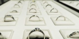 Naisteologien yhdistys: Mitä pidempään avioliitosta päättäminen kestää, sitä enemmän asia repii kirkkoa