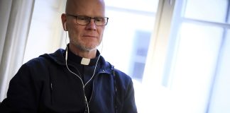 Ruotsissa sielunhädässä voi soittaa numeroon 112