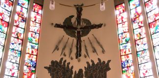 Kommentti: Onko alle 30-vuotiaista tulossa vanhempiaan uskonnollisempia, kuten saksalaiskysely väittää?