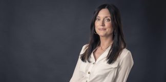 Partiolaisten adventtikalenterin kuvittaja Ninka Reittu: ”Sukulaisten kanssa meillä on edelleen WhatsApp-ryhmä, jossa luukkuja avataan yhdessä”