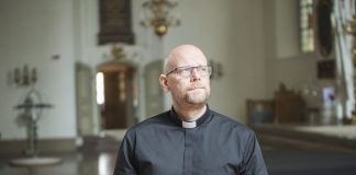 Seitsemän vuoden linnareissun jälkeen entisestä ateistista Roger Karlssonista tuli pappi