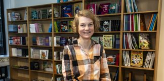 Kirjapajan kustannuspäällikkö Eeva Johansson kertoo Kirjapajan julkaisevan jatkossa myös kaunokirjallisuutta ja muistuttaa, että kirjaa pidetään edelleen välineenä, joka antaa viestille painoarvon