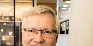 Piispa Seppo Häkkinen valtioneuvostolle: Kirkko hyväksyy aseellisen maanpuolustuksen, kun kansan itsemääräämisoikeutta tai demokratiaa uhataan