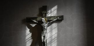 Katso pääsiäisen pyhien striimauksia ja lue saarnoja