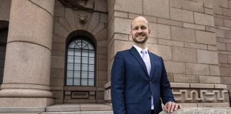 Lapsuus lähetystyössä jättää jäljen – Lähetyslapset kertovat mihin he aikuisina päätyivät