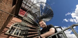 Kuin putoaisi kaninkoloon ja päätyisi Ihmemaahan – salaliittoteoriat vievät mennessään ja ahdistavat