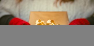 Lahjoja lapsille, kukkia vanhuksille ja tukea nuorille – Joulukeräyksillä välitetään apua ja hyvää mieltä