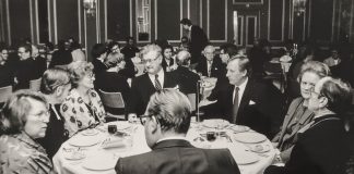 Mysteerikuva: Ketkä ovat illallisella? – Katso myös edellisen kuvan ratkaisu