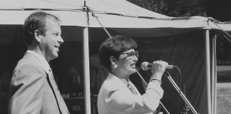 Mysteerikuva: Ketkä kaksi puhumassa? – Katso myös edellisen kuvan ratkaisu