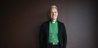 Diakoniaa kansainvälisesti – Kirkon Ulkomaanavun varatoiminnanjohtaja Ikali Karvinen vihittiin diakonianvirkaan