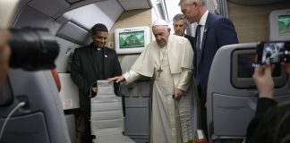 Paavi Franciscus katkaisi eläköitymishuhuilta siivet mutta pitää ovea auki mahdollisuudelle siirtyä syrjään