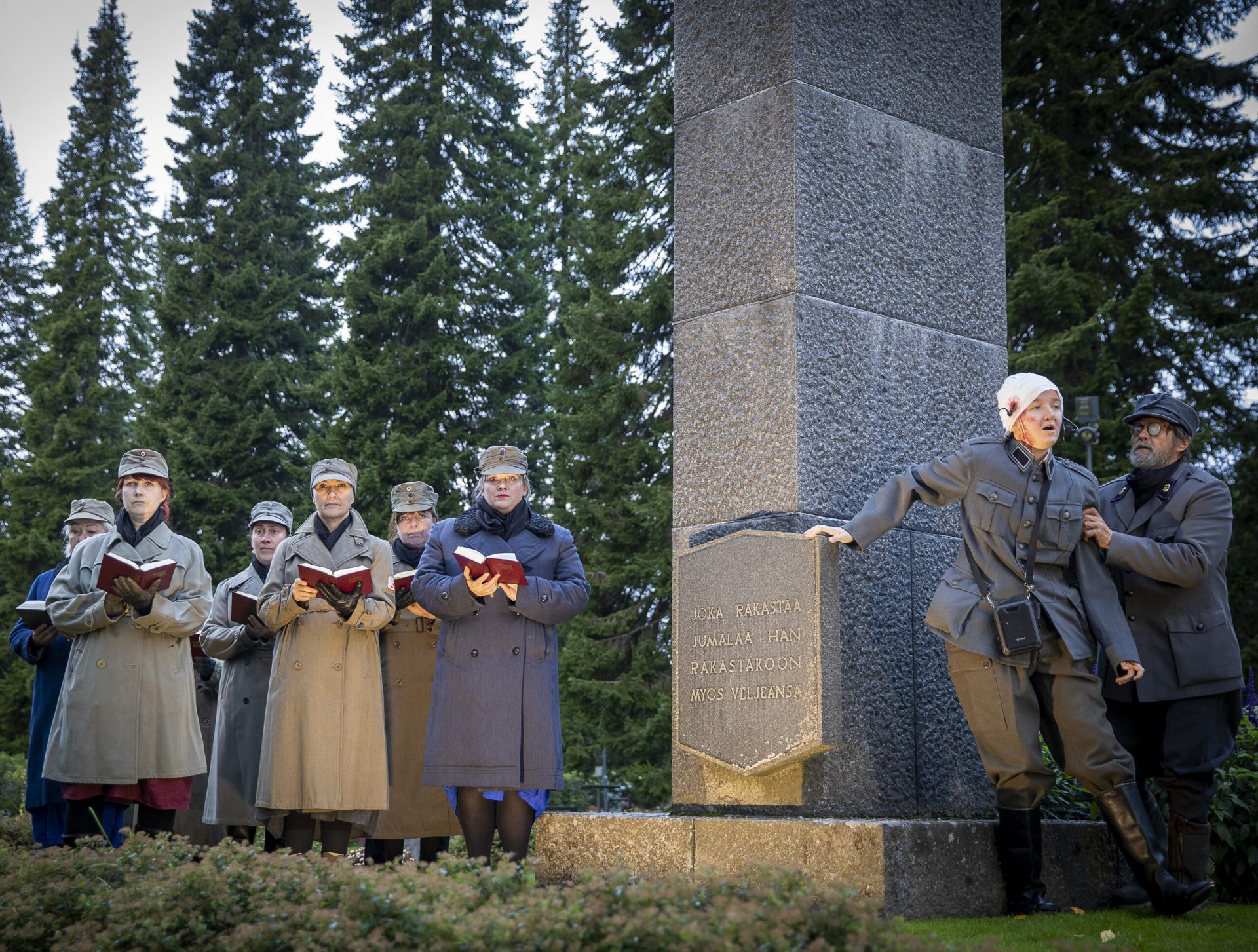 Tampereen Lamminpään hautausmaalla esitettävä Muista minua antaa äänen ...
