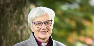 Ruotsissa kirkolliskokouksen enemmistö haluaisi, että kaikki uudet papit vihkivät homopareja – Ei onnistu, sanoo arkkipiispa Antje Jackelén