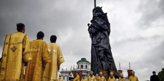 Juha Meriläisen tuore kirja Putinin alttaripoika on kattava tietopaketti venäläisyyden ja ortodoksisuuden suhteesta