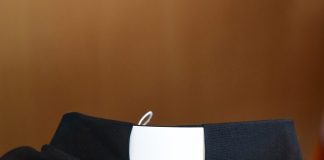 Tavoitteena sukupuolineutraalit virkapuvut papeille – piispainkokous lähetti aloitteen eteenpäin