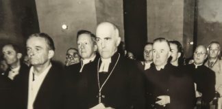 Mysteerikuva: Ketkä ovat kirkossa? – Katso myös edellisen kuvan ratkaisu