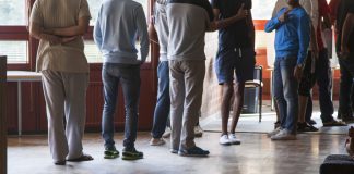 Kirkkojen johtajat vetoavat vastaanottokeskusten asukkaiden uskonnonvapauden puolesta: Uskonnon rooli turvan tuojana korostuu kriisitilanteissa