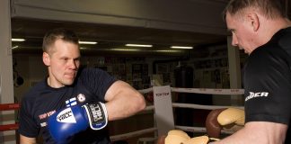 Kuntonyrkkeilevä kirkkoherra kannustaa kaikkia liikkumaan – Markus Tirranen innostui nyrkkeilystä jo varhain