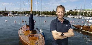 ”Ideologinen näkökulmani purjehtia ja elää merellä on niin kuin ennen” – kanttori purjehtii luonnon ehdoilla