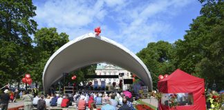 SuomiAreenassa pääsee tapaamaan piispoja ja kirkon tilaisuuksissa puhutaan vapaudesta