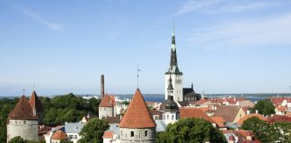 Virolaisista vajaa kolmannes mieltää itsensä kristityiksi – Kierros Tallinnan kirkoissa vie keskiajalta lähihistoriaan ja nykypäivään