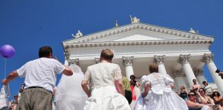 Kommentti: Oikeuslaitos ei tullut apuun, joten kirkon on selvittävä aviosotkuistaan ihan itse