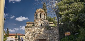 Naisia pidetään hoivaajina – Tuoreen väitöskirjan mukaan monissa ortodoksisissa kirkoissa naisten kykyjä menee hukkaan