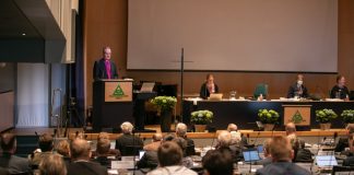 Arkkipiispa Luoma kirkolliskokouksessa: ”Demokratia tarvitsee vaihtoehtoisia tulkintoja mutta ei vaihtoehtoisia totuuksia”