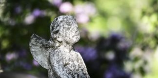 Mikael, Gabriel, Rafael, Haniel, Puriel ja Uriel – Enkeleitä on paljon ja heidät tunnetaan monissa uskonnoissa