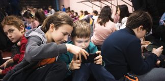 Opetus jatkuu koulujen pommisuojissa – Ukraina-apu tähtää jo tulevaisuuteen